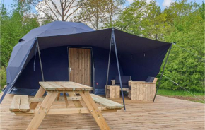 1 Bedroom Lovely StaCaravan In Hoogersmilde